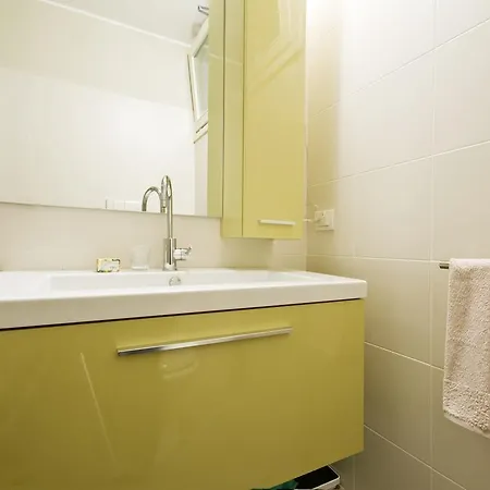 公寓 5 Luxury Apartments-by Italian Stylish, Executive, Contemporary, Ribolla Azzuro, Penthouse 拉利奥