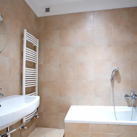 5 Luxury Apartments-by Italian Stylish, Executive, Contemporary, Ribolla Azzuro, Penthouse * 拉利奥